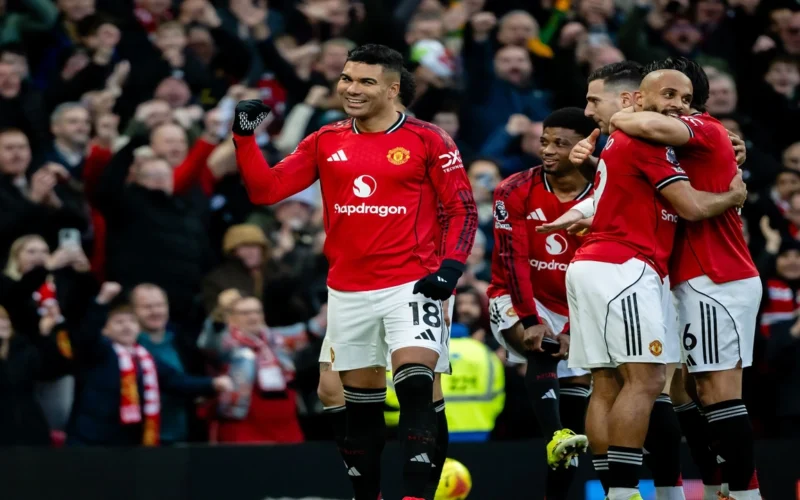 مواجهة مرتقبة 500 يوم بلا حلاقة لشعر مشجع مانشستر يونايتد